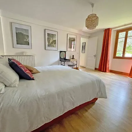 D'une Capacite De 8 Personnes, Ce Se Situe A Tremolat, Petit Village Idealement Place Aux Portes Du Perigord Noir ! וילה Trémolat