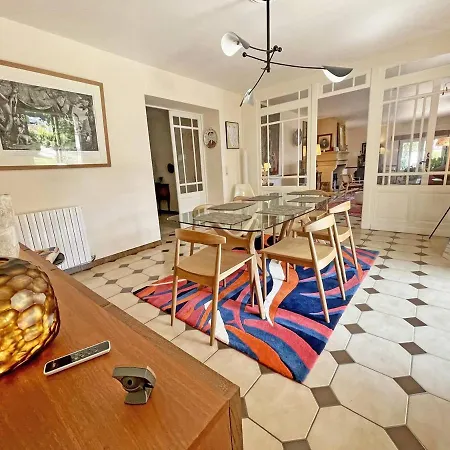 D'une Capacite De 8 Personnes, Ce Se Situe A Tremolat, Petit Village Idealement Place Aux Portes Du Perigord Noir ! וילה *